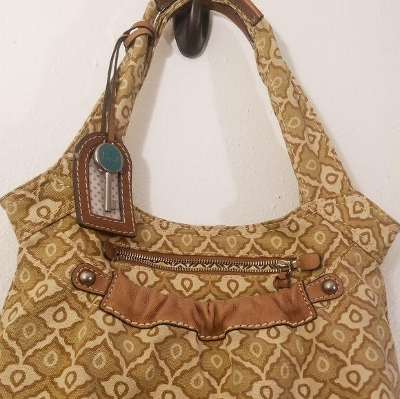 Fossil. beige patterned canvas style shoulder bag with leather detail. - Picture 2 of 6